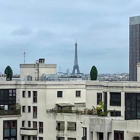 Serenity Aparthotel, La Défense - Eiffel Tower View - 5 Min Walk To Subway 3*