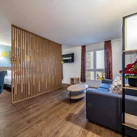 Appartamento Serenity Aparthotel, La Défense - Eiffel Tower View - 5 Min Walk To Subway Courbevoie