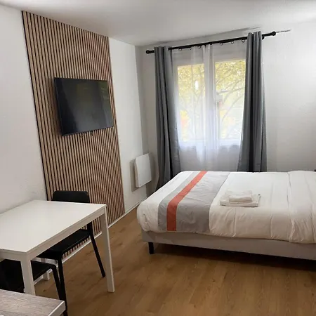 Appartamento Serenity Aparthotel, La Défense - Eiffel Tower View - 5 Min Walk To Subway 3*